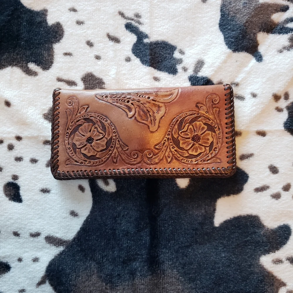 Womans Tooled Leather Wallet - Picture 2 of 6